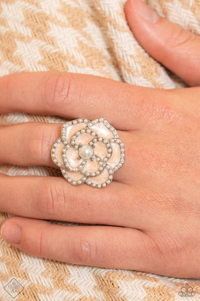 Paparazzi Fashion Fix Set Fiercely 5th Avenue Light Pink & Silver