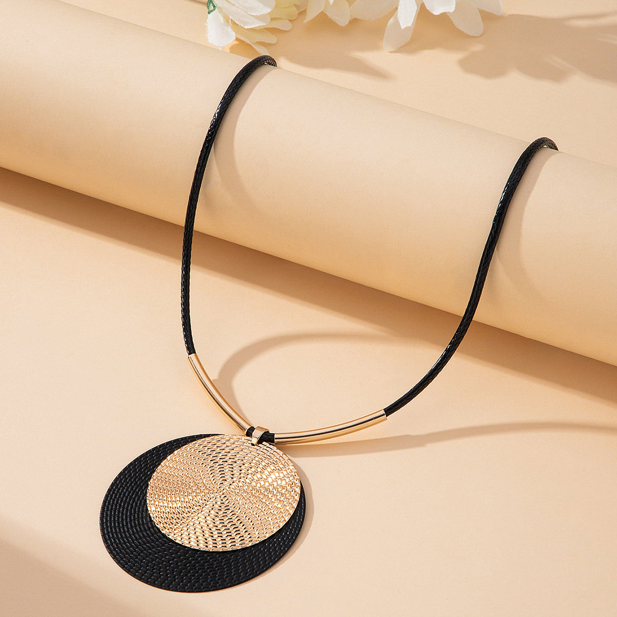 2 Piece Elegant Necklace Set (Gold, Black)