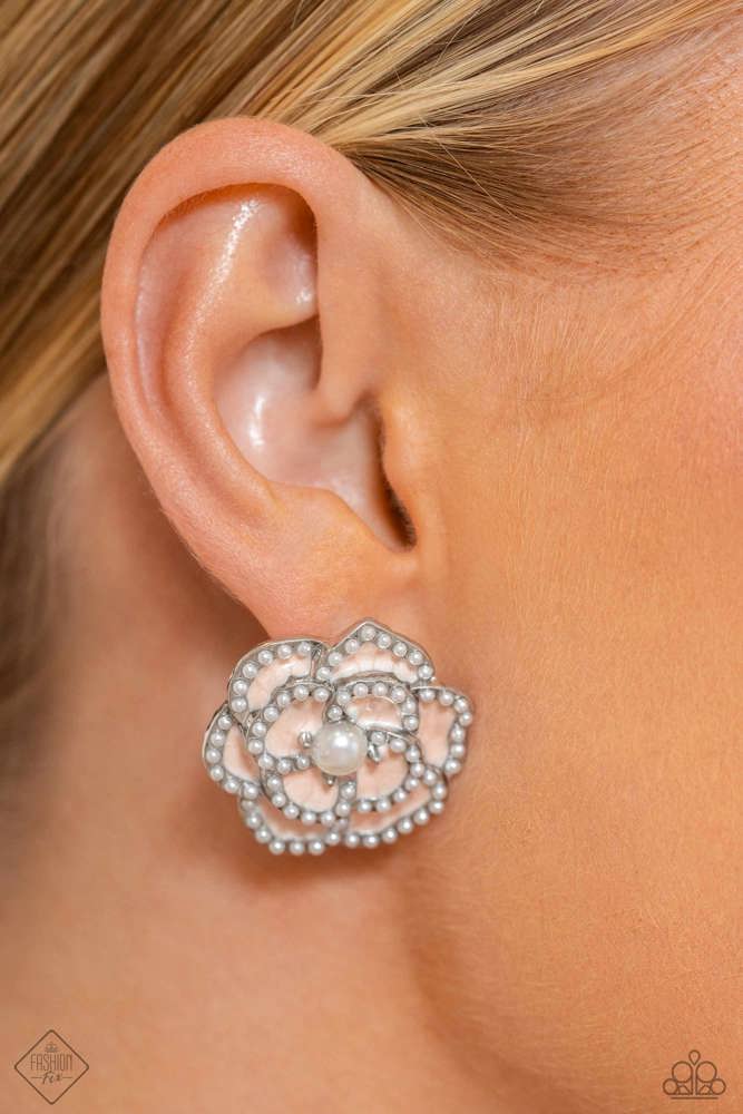 Paparazzi Fashion Fix Set Fiercely 5th Avenue Light Pink & Silver