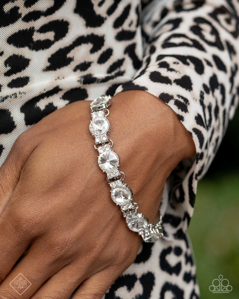 Paparazzi Fashion Fix Set Fiercely 5th Avenue Sliver