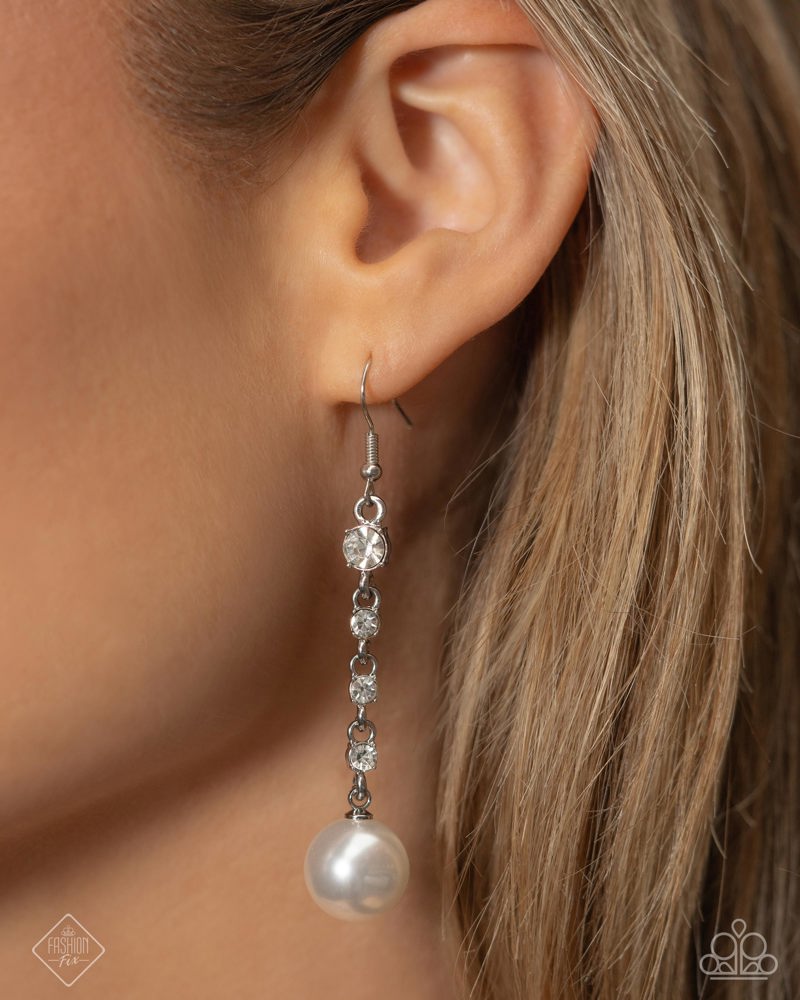 Paparazzi Fashion Fix Set Fiercely 5th Avenue White Pearls