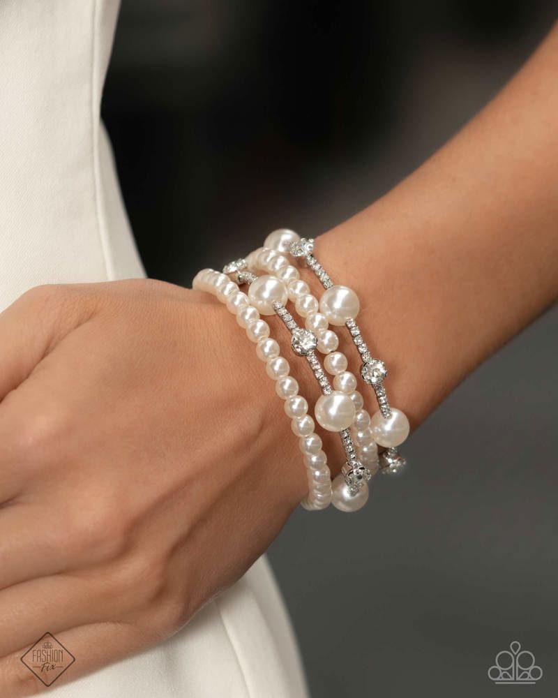 Paparazzi Fashion Fix Set Fiercely 5th Avenue White Pearls
