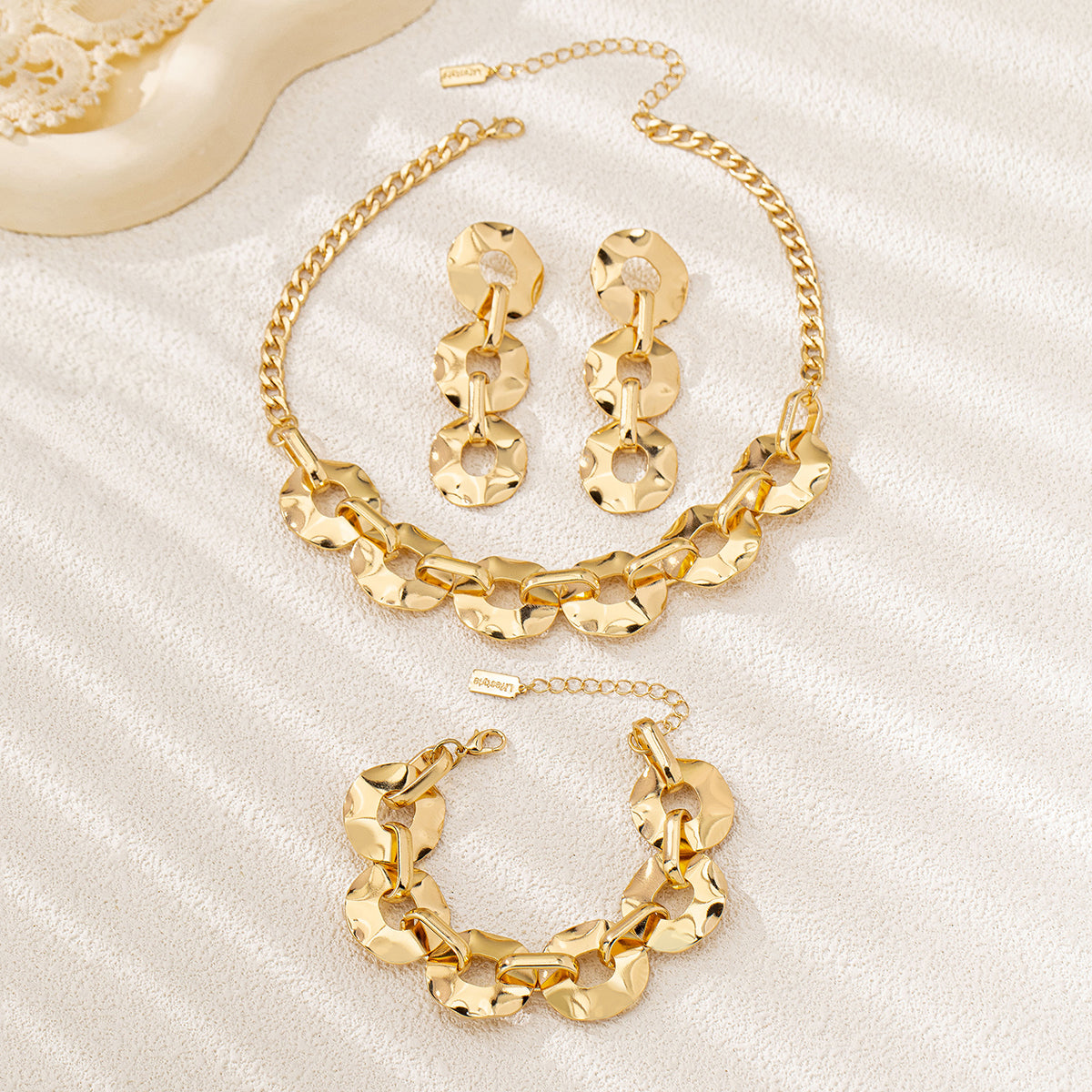 3 Piece Elegant Necklace Set (Gold)